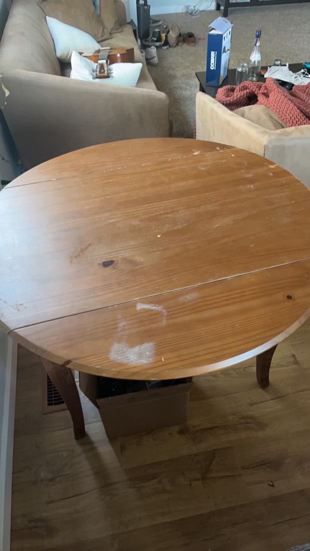 Round sturdy table with drop down sides