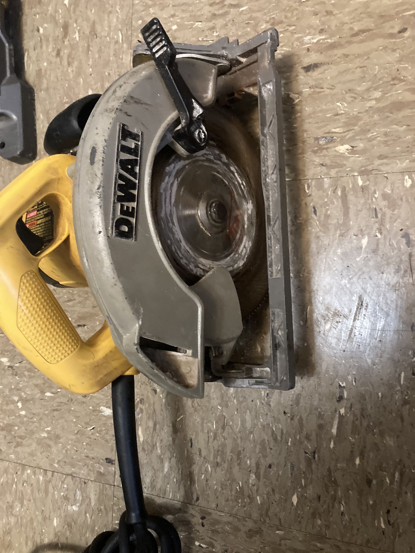 Dewalt Corded Circular Saw 120v