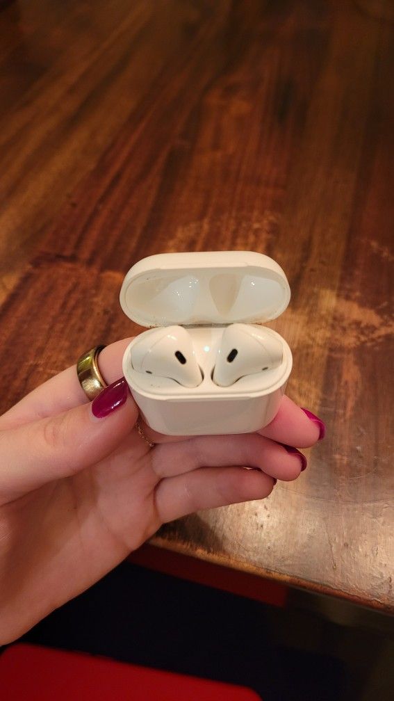 AirPods Model A1523 - Includes Charging Case