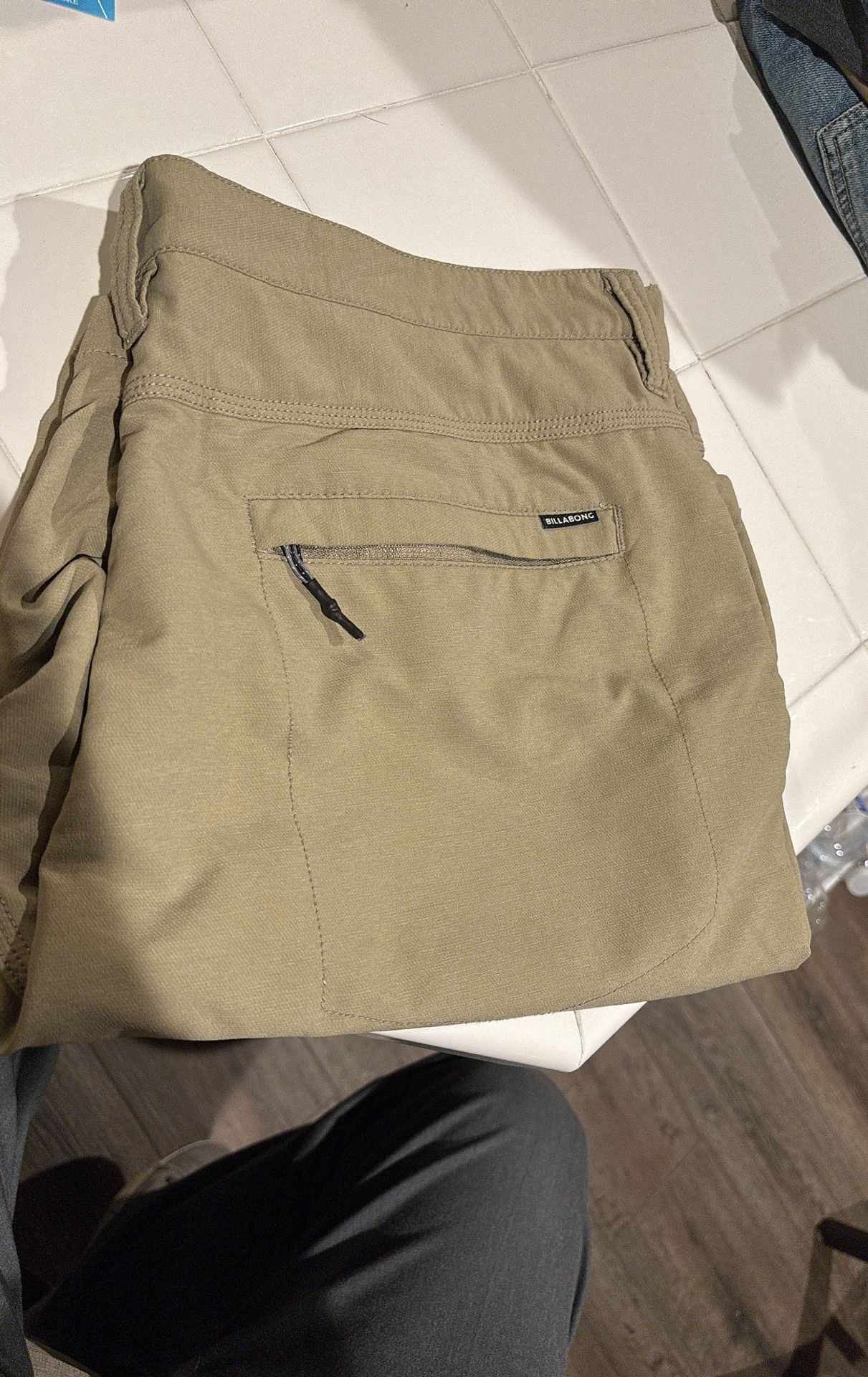 Billing Kaki Shorts 36 Waist