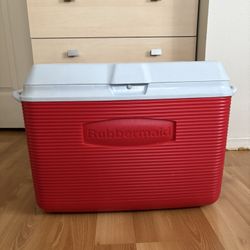 RUBBERMAID 48 Qt. Cooler