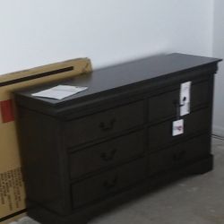 Dressing Table With Mirror