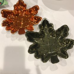 Set Of 2 Small Leave Plates