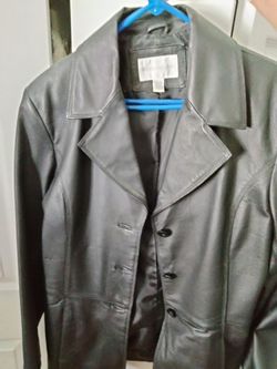 BLACK LADIES WORTINGTON LEATHER JACKET
Size: Large Tall