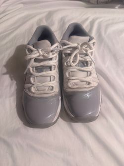 Jordan 11 low cement gray 5.5y