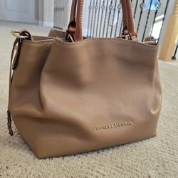 Dooney & BOURKE
