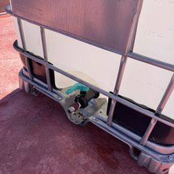 300 Gallon Water Tank 