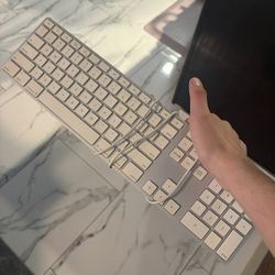 Classic USB Apple Keyboard 