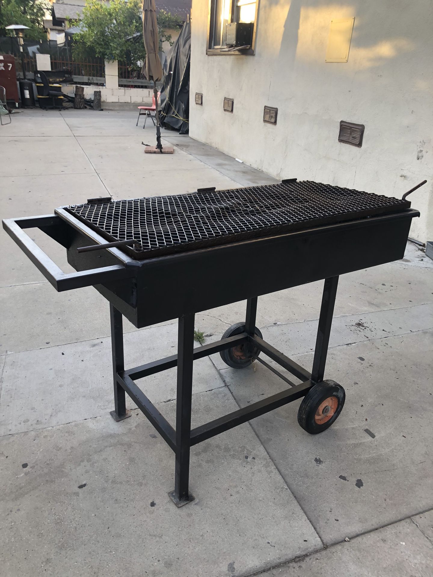 Bbq Grill Smoker. Charcoal Grill