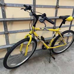 Titan Men’s Pioneer 26’’ Mountain Bike (Yellow)
