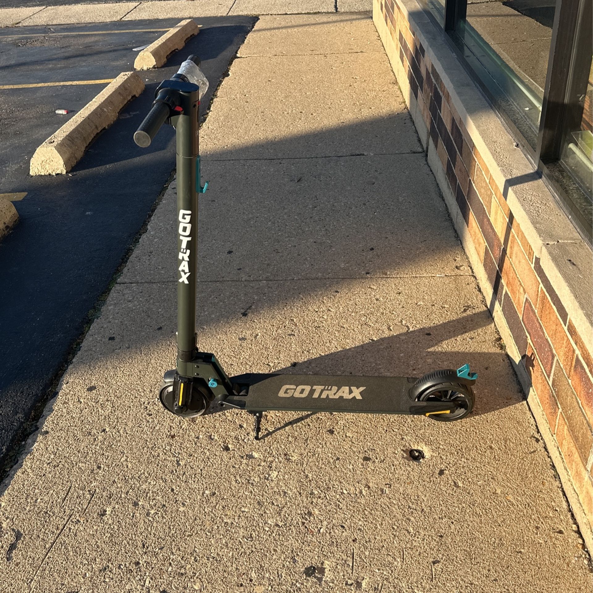 GoTrax G2plus Foldable Electric Scooter w/6” Tires 200W 12mph