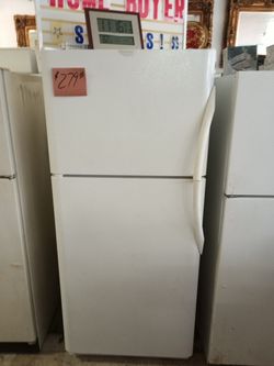 Frigidaire Refrigerator white ex large excellent .Warranty . Delivery available . 2203 Fowler st. Ft. Myers 33901