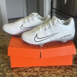 NEW - Womens Nike Hyperdiamond 4 Pro Softball Cleats 