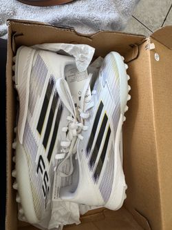 Soccer shoes