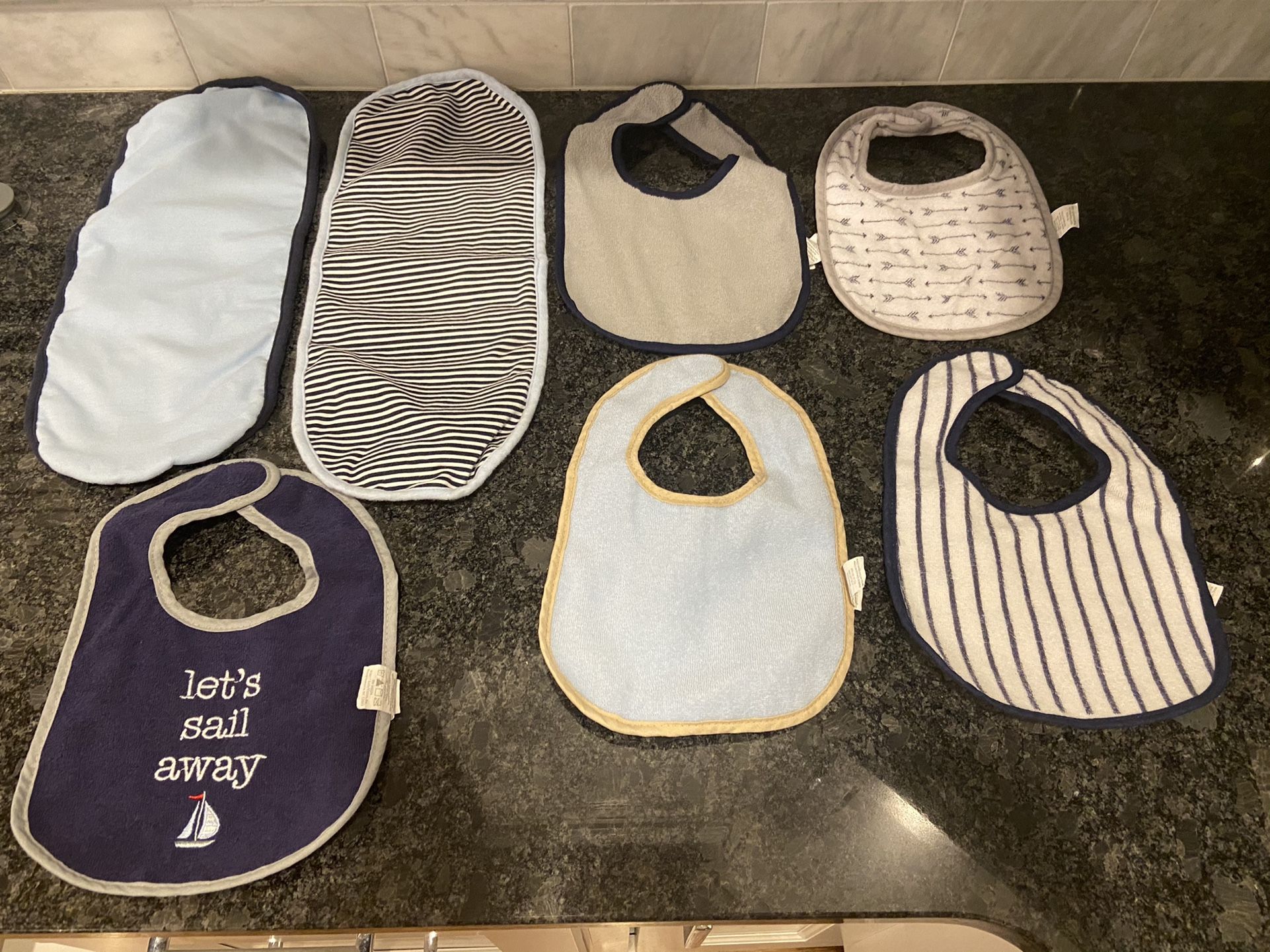 Luvable Friends Bibs And Burp Cloths Set