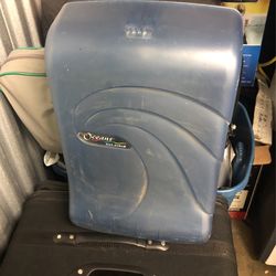 San Jamar Oceans Large-Capacity Ultrafold Paper Towel Dispenser