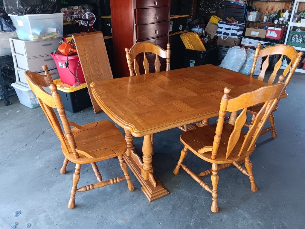 Dining  Table 