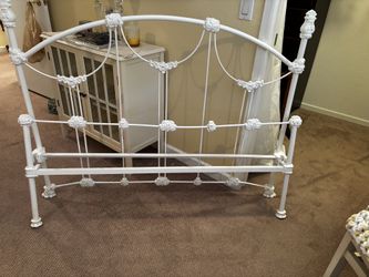 Antique Head Frame , And Foot frame 