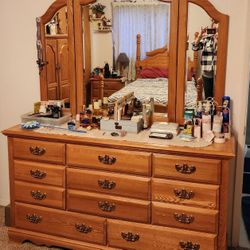 Complete Queen Wood Bedroom Set *Please Read All