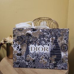Dior gift box