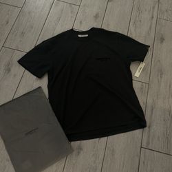 Black Essentials tshirt 