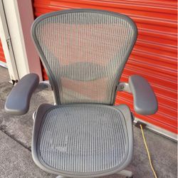 Herman Miller Aeron Size B Titanium