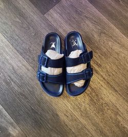 LV slides Size 8 Men 