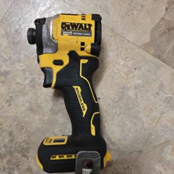 IMPACT DRIVER DEWALT XR CORTO
