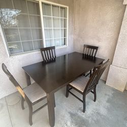 Solid Wood Dining table comes with 4