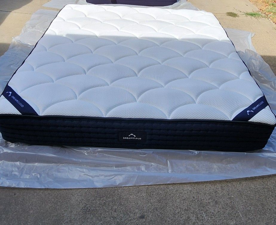 DreamCloud King Mattress