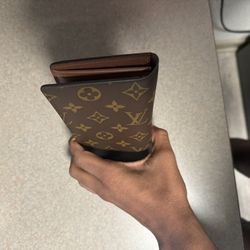 Like New LV Mens Wallet Forsale $300