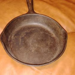 9 Inch Cast Iron Skillet In Good Condition!!!!