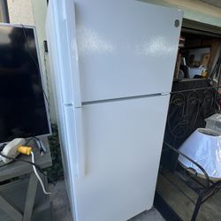 GE refrigerator new