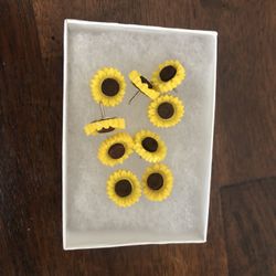 9 Sunflower Tacs/pins