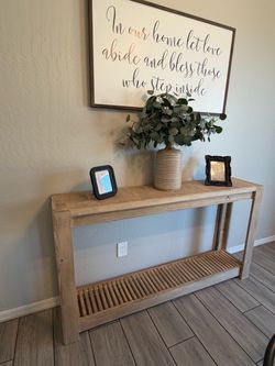 Entry way table
