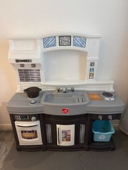 KID KITCHEN