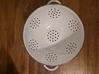 White Enamel Colander