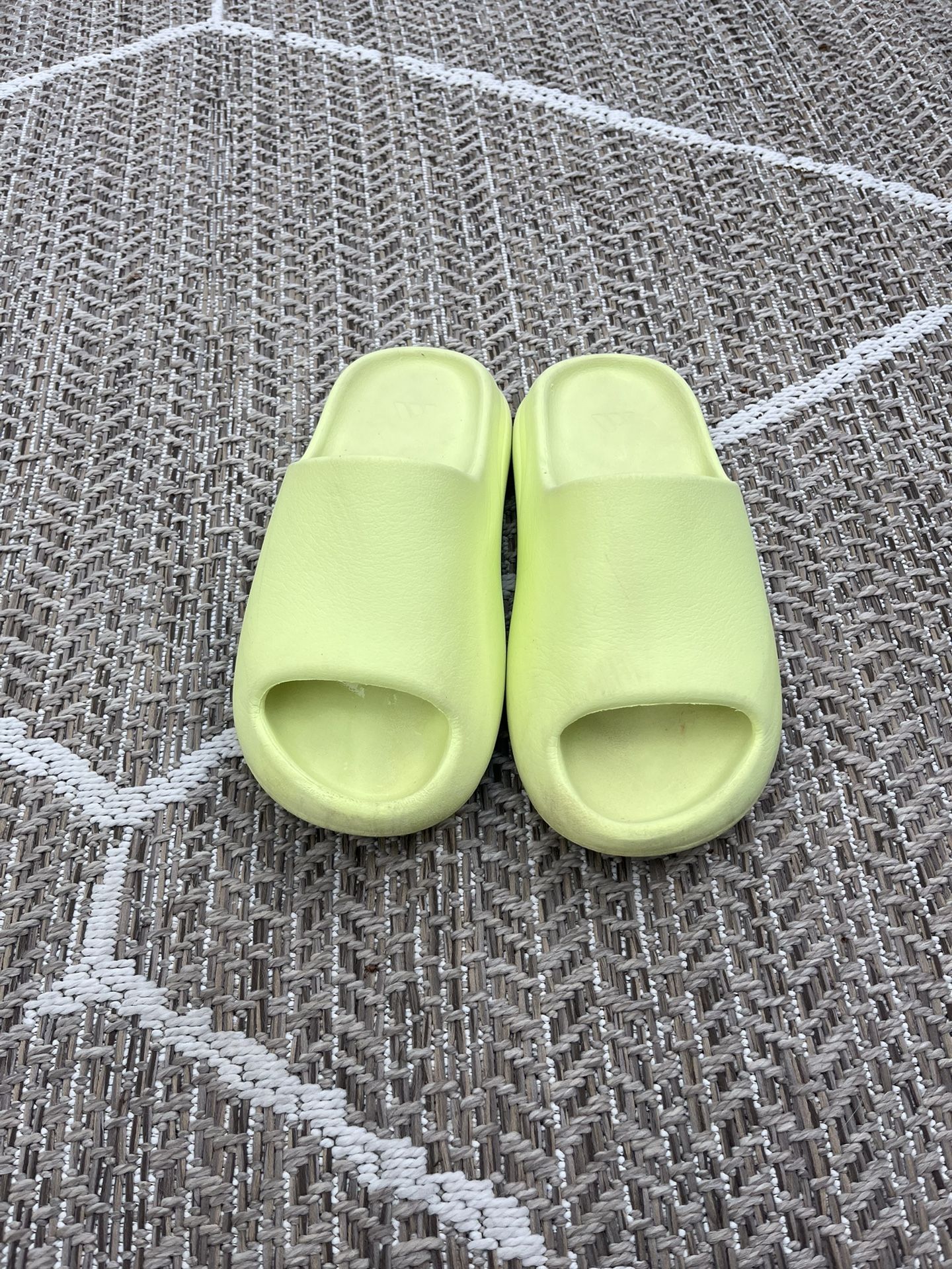 Authentic Yeezy Slides Amazon.com | Adidas Yeezy Slide  main image 4