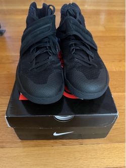 Kyrie 2 Triple Black size 9.5  (Excellent Conditon)