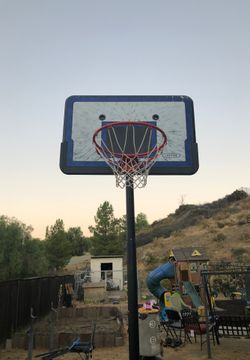 Basketball hoop