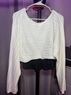 white cropped knitted sweater M