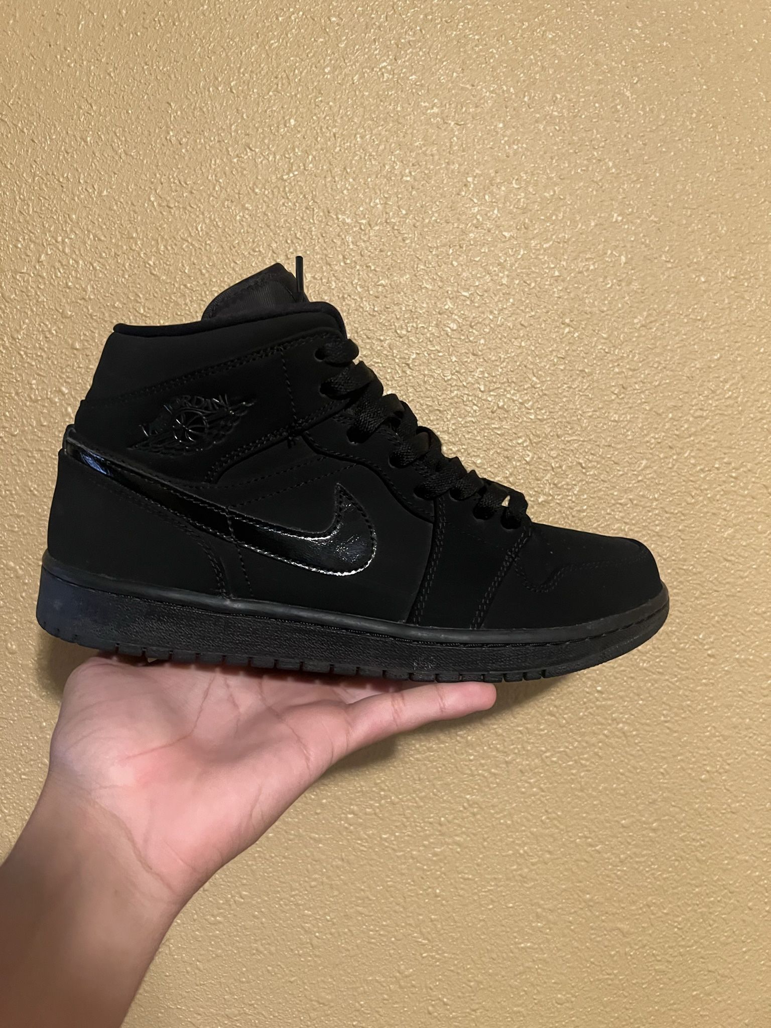 “Triple Black Suede” Mid Jordan 1 Size 9