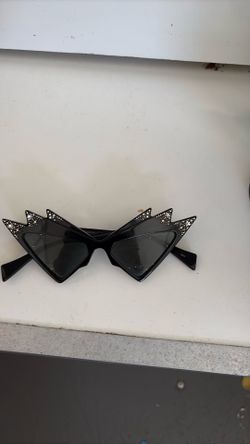 GUCCI SUNGLASSES