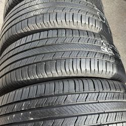 225-60-18 Michelin 