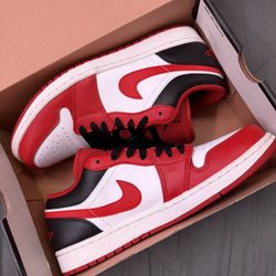 Jordan 1 Low Reverse Bred Toes
