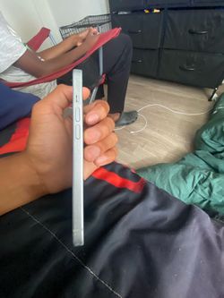 iPhone 15 cyan