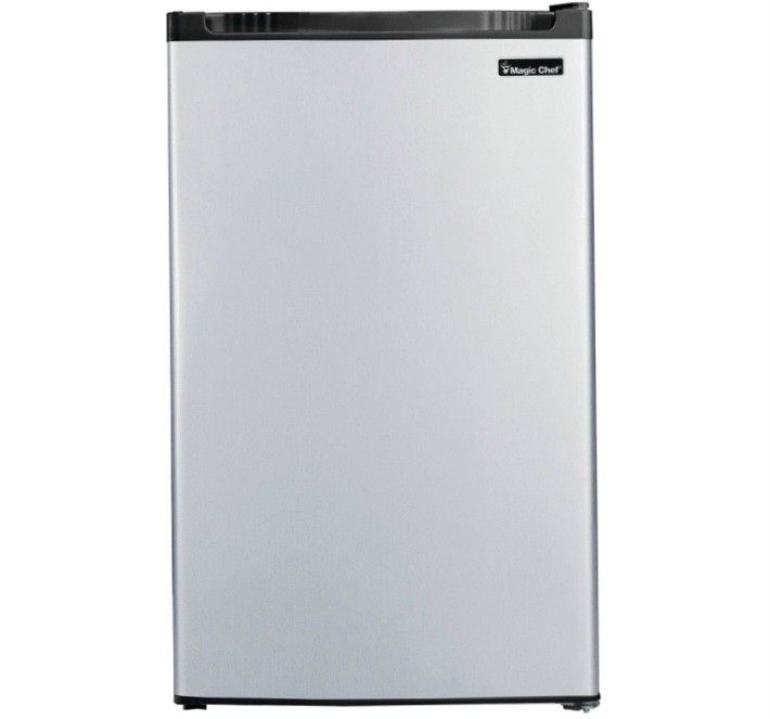 Magic Chef Mini Refrigerator W/Freezer