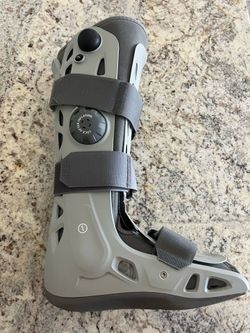 Air cast size medium walking boot cam walker