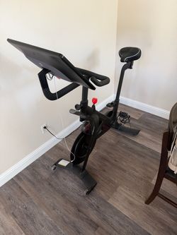 Peloton Bike+ w/ Rotating Touchscreen – Excellent Condition