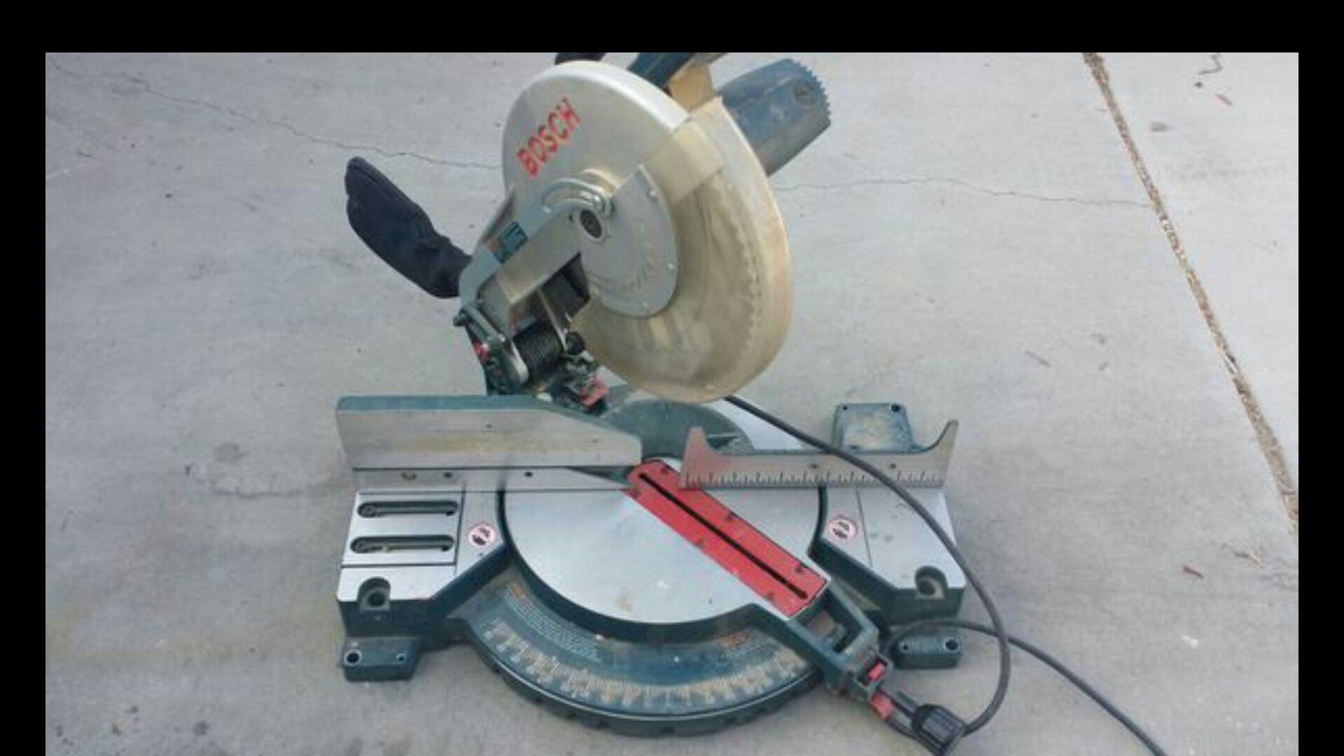 Bosch 3912 compound miter saw